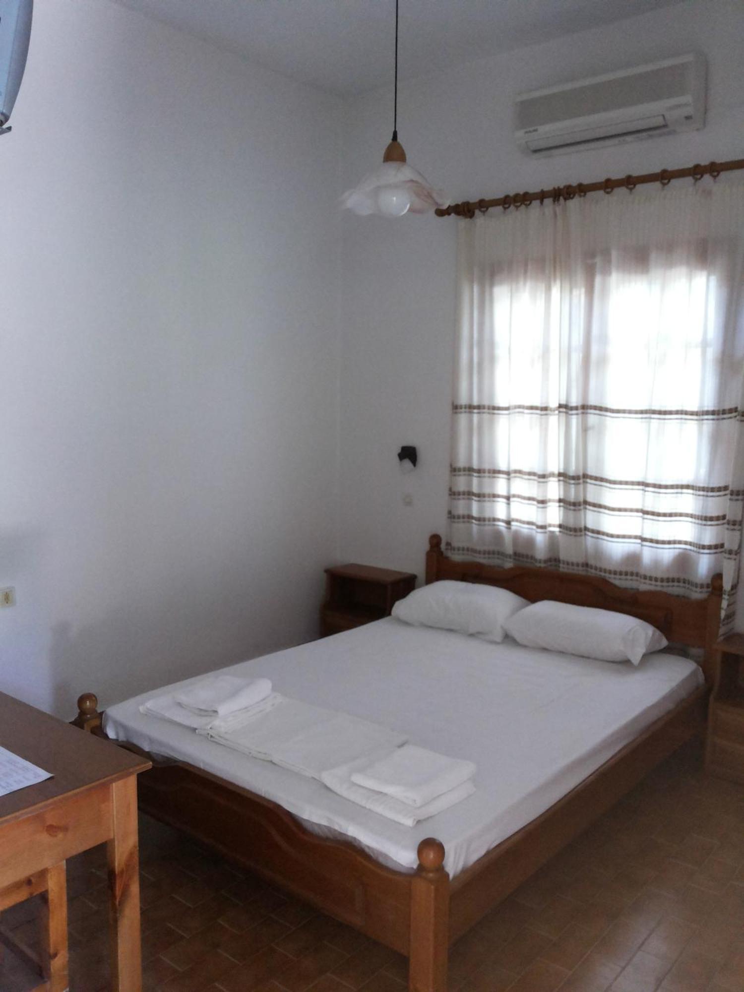 Stelios Rooms Palaiochora Bilik gambar